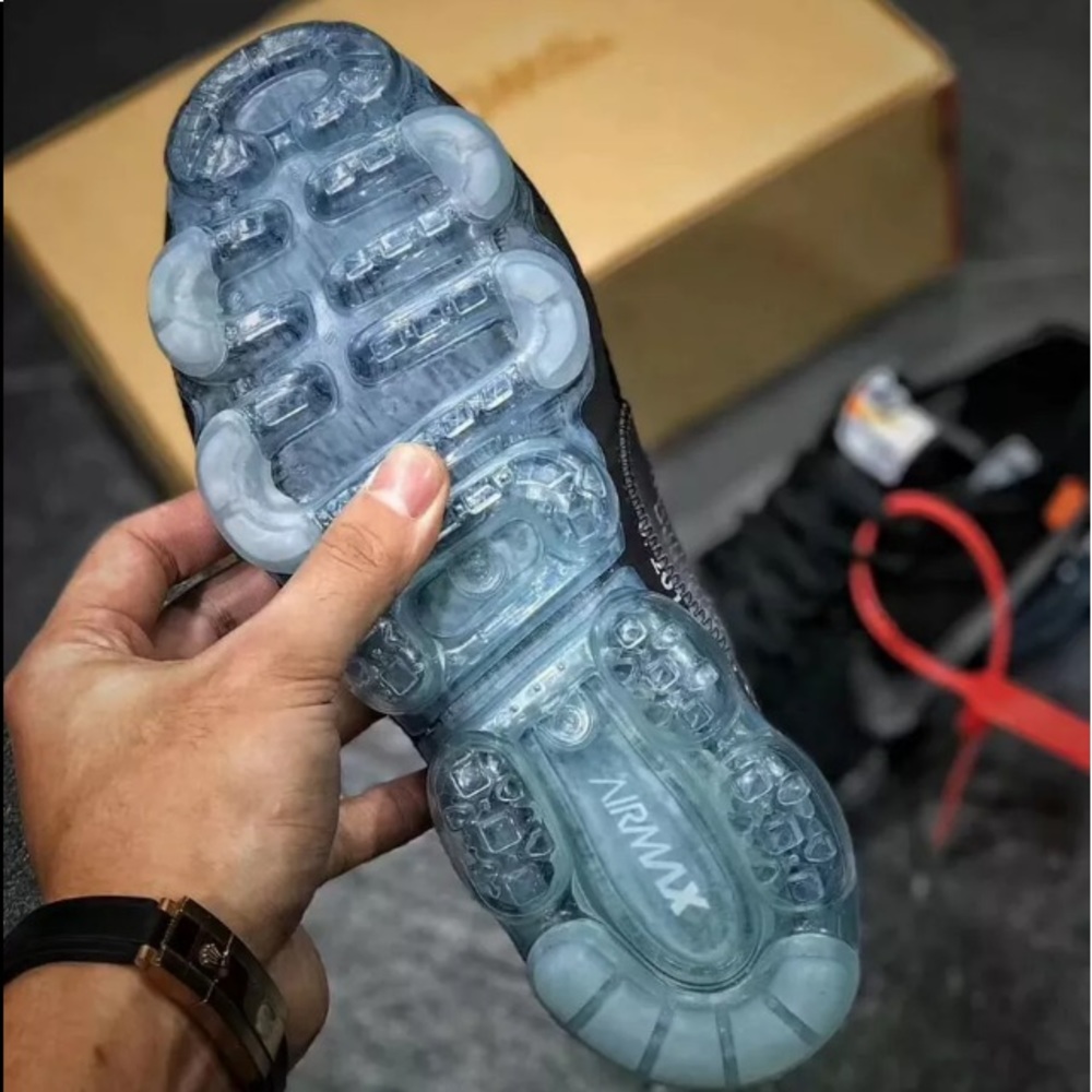 Nike x Off White Vapormax “Black” - Picture 5 of 8